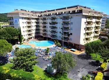 Aqua Hotel Montagut Suites