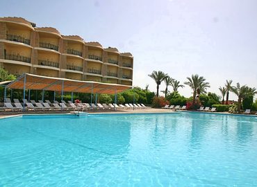 El Samaka Beach Hotel