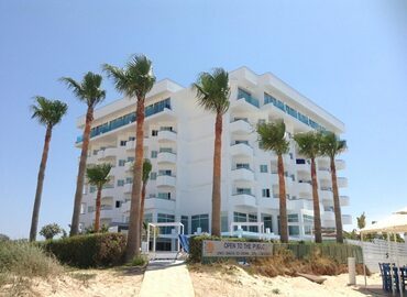 Tasia Maris Sands Hotel