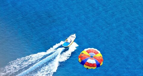 Парасейлинг: полёт на парашюте над Красным морем