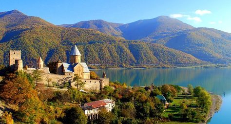 Сердце православной Грузии — Мцхета и замок Ананури, застывший над водой