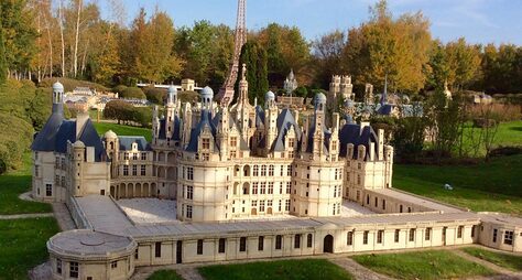 Парк «Франция в миниатюре» с увлекательными историями от гида