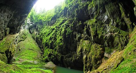 Моравский крас, пропасть Мацоха и город Брно