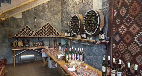 Вино, гейзер и целебные источники: путешествие из Еревана