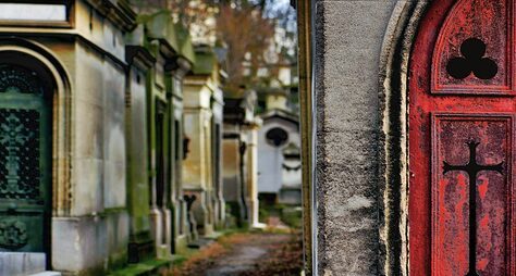 Кладбище Пер-Лашез: иезуиты, мистика, традиции и суеверия