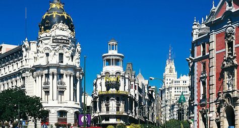 Гран-Виа: главный проспект Мадрида в деталях