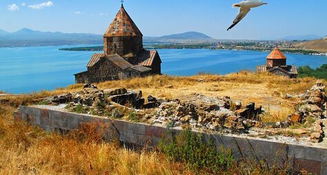 Автобусная экскурсия «Озеро Севан, курорт Дилижан и древние монастыри»