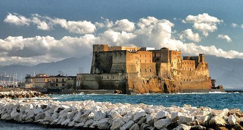 Замки Неаполя: от замка Яйца до замка Святого Эльма